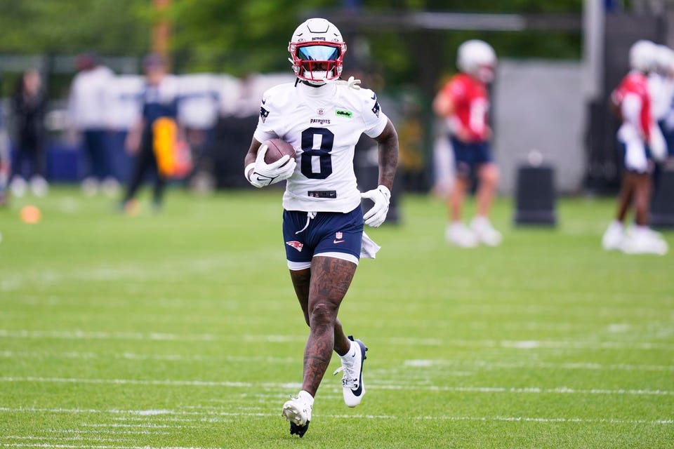 Mike Vrabel Doesn’t See ‘Any Limitations’ As Stefon Diggs Enters Patriots Camp