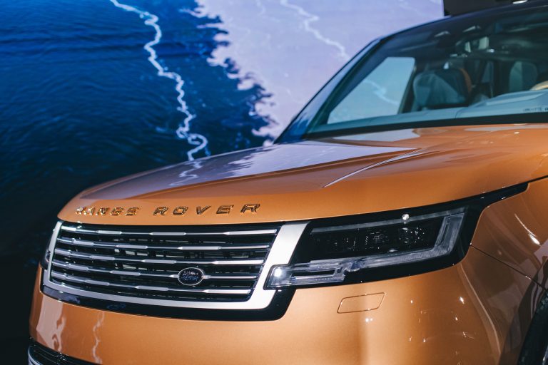 Range Rover launches two special editions in Brazil inspired by nature