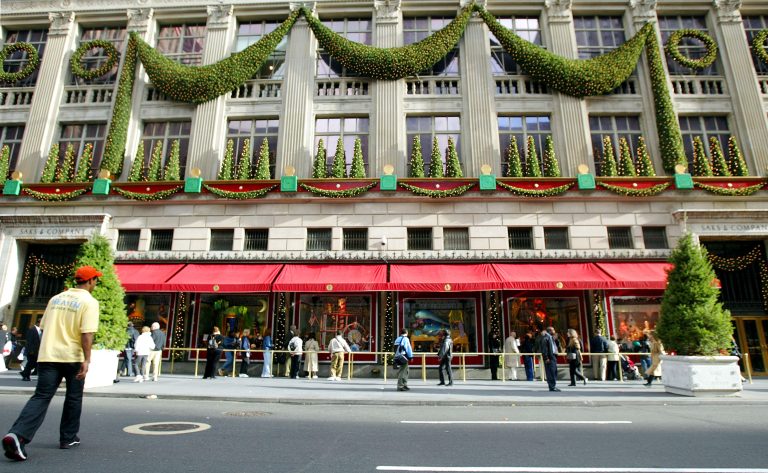 Saks Fifth Christmas Light Show Reportedly Returning Following Hiatus: Report