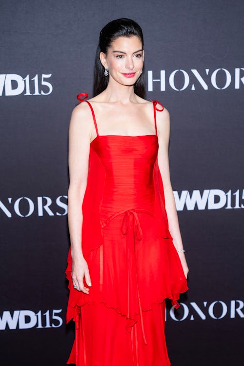 Anne Hathaway Wows in the Perfect Valentino Red Dress From 2003