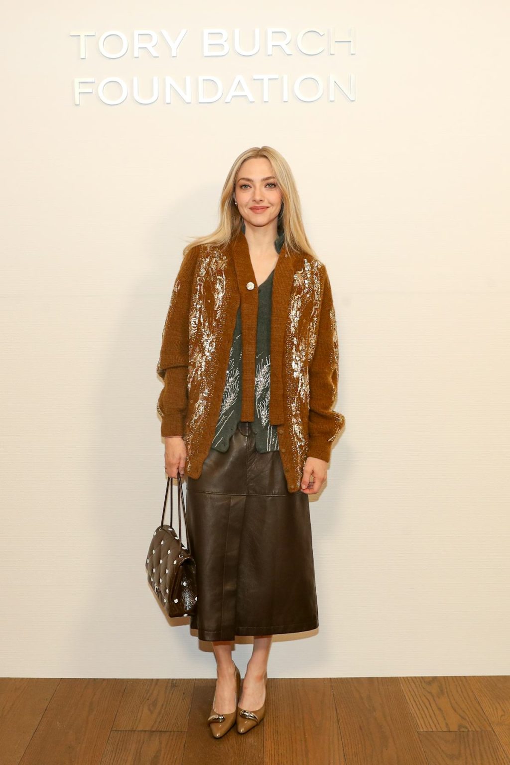 Amanda Seyfried Gives a Comfy Sweater an Artsy Edge