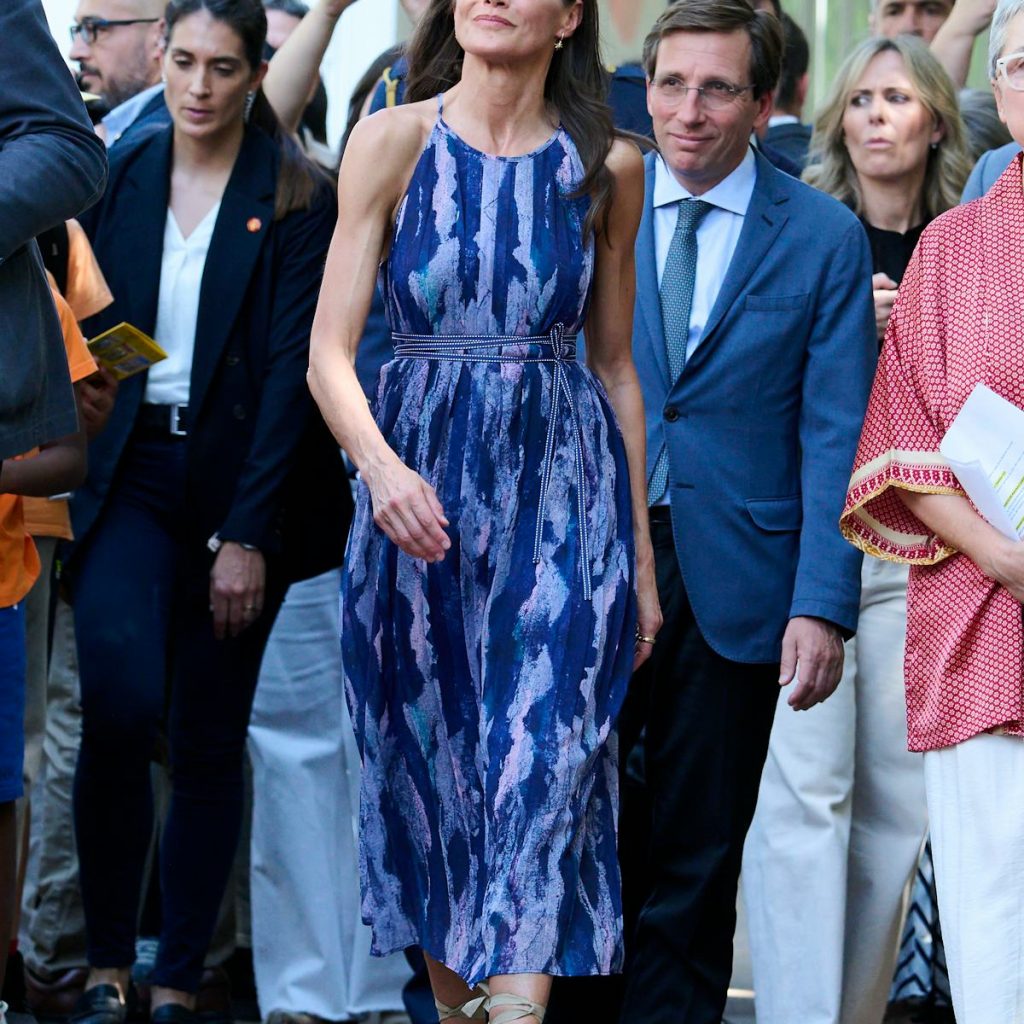 This Is How Queen Letizia Dresses For a Heatwave