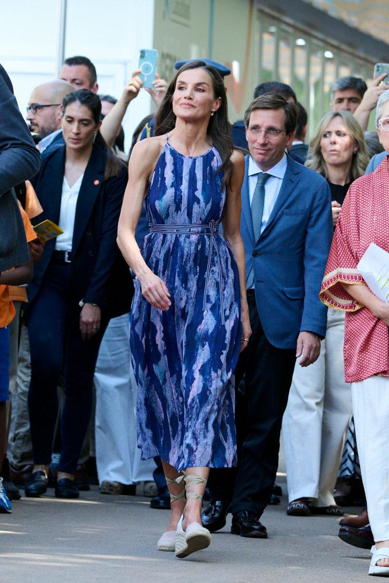This Is How Queen Letizia Dresses For a Heatwave