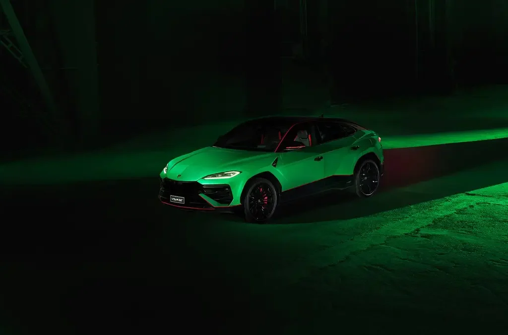 Lamborghini Elevates the Super SUV with the Exclusive Urus SE Tettonero Capsule