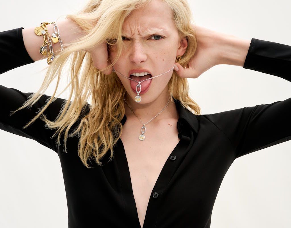 Alex Consani Takes Jewelry Inspo From Her Mom—and Harry Styles